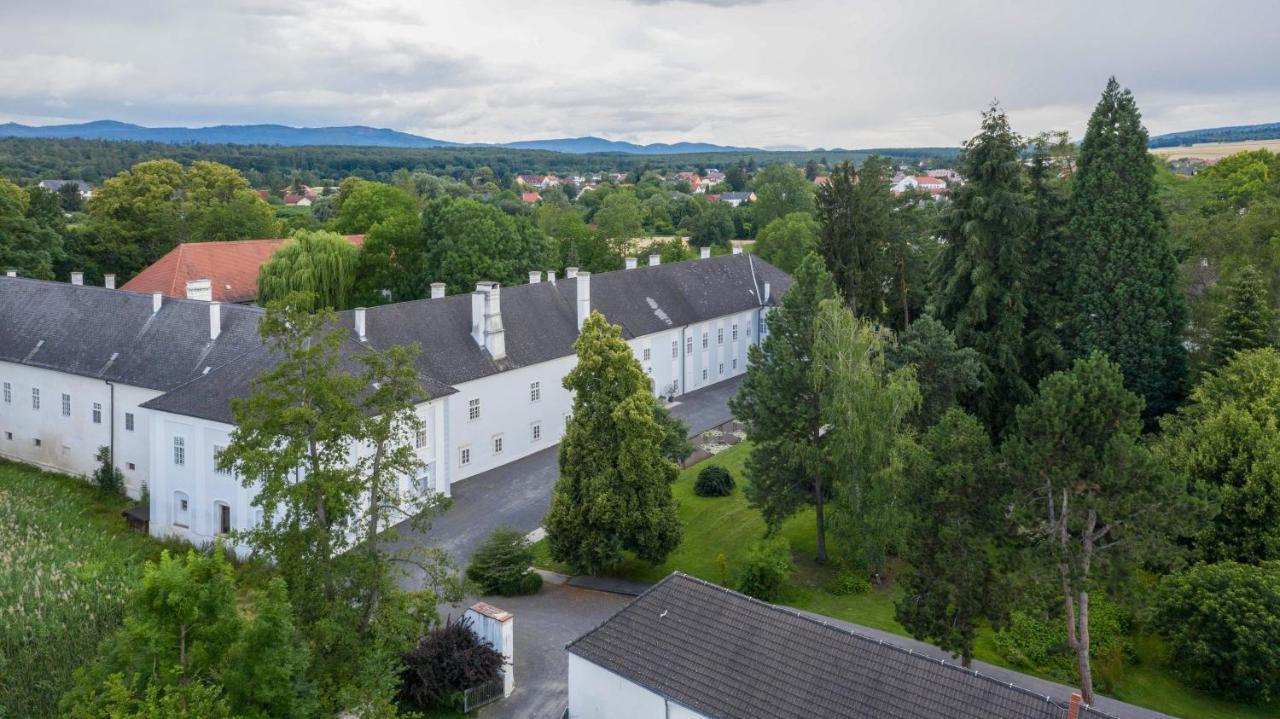 Boutique Hotel Zum Oberjaeger, Schloss Lackenbach Eksteriør bilde